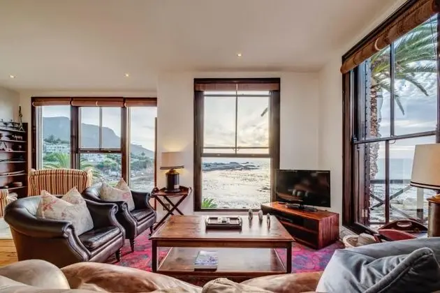 Colonial-style Camps Bay Apartment With Ocean Views and Private Pool Area CBT Lodge - Oda