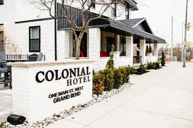 Colonial Hotel & Suites