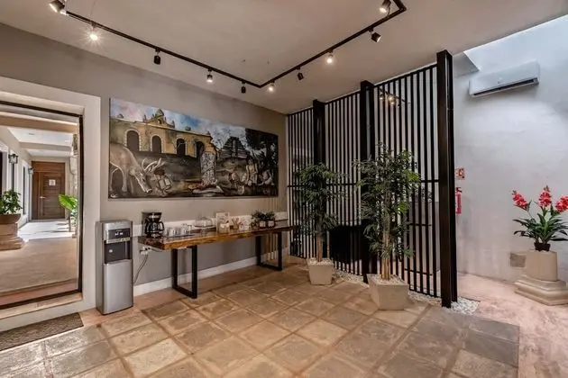 Hotel Colonial Zaci by GuruHotel