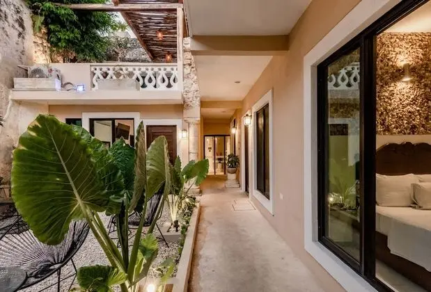 Hotel Colonial Zaci by GuruHotel