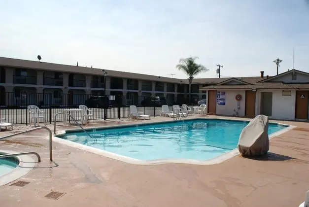 Colony Inn - Havuz