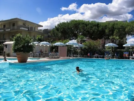 Hotel Colorado Cesenatico - Havuz