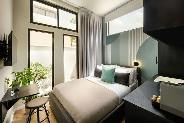 ColorBox - an Autonomous Hotel by Loginn