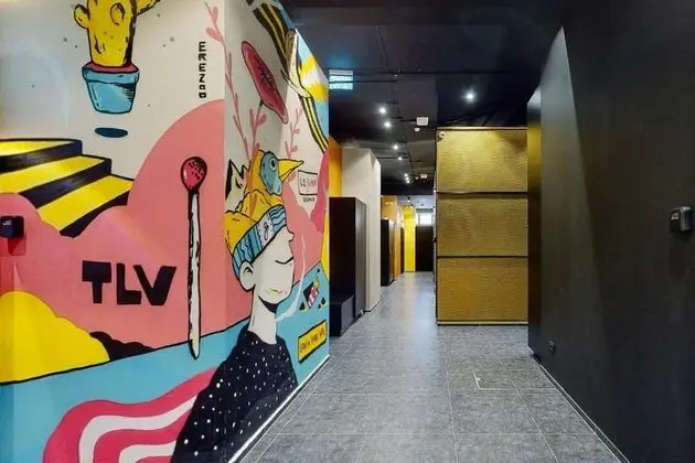 ColorBox - an Autonomous Hotel by Loginn - Lobi