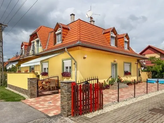 Colore Balatonm Riaf rd