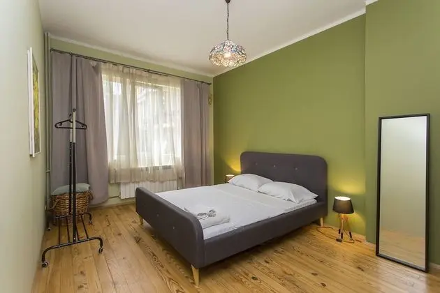 Colorful 2bdr Apartment in the City Center