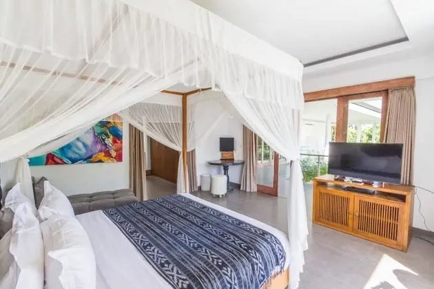 Colorful Private Villa 3 BR, Seminyak With Staff - Oda