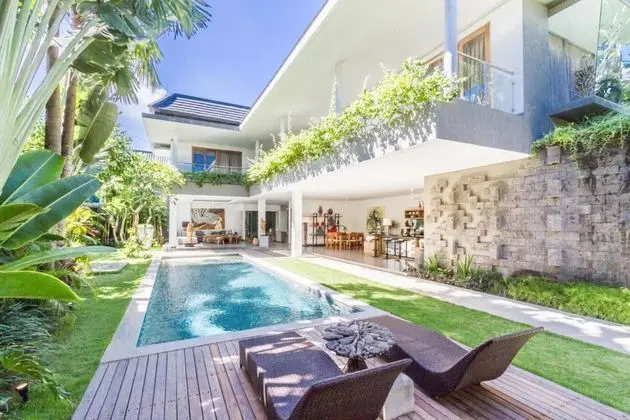 Colorful Private Villa 3 BR, Seminyak With Staff - Öne Çıkan Resim