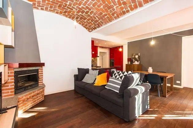 Colorful Statuto Square Design Apart