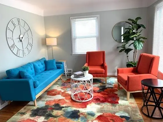 Colorful and Stylish Retreat - 5 Min To GM