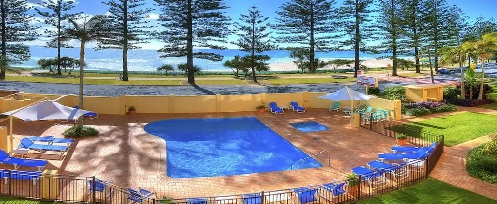 Columbia Beachfront Apartments - Havuz