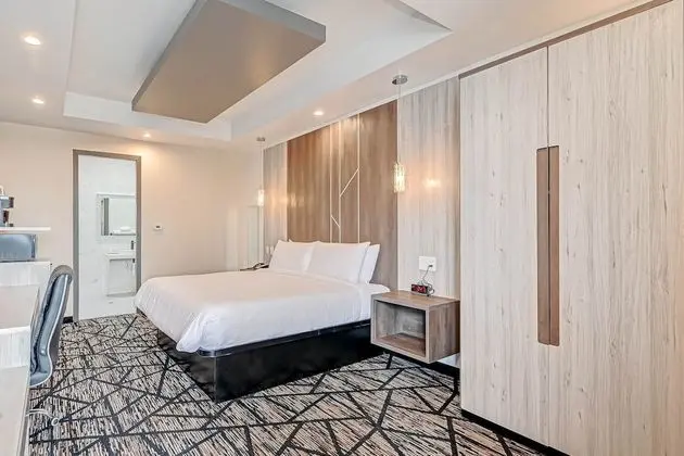 Comfeeni Inn & Suites - Oda