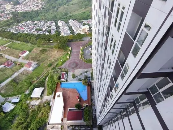 Comfort 1Br At Amartha View Apartment