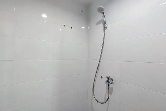 Comfort 1Br At Amartha View Apartment - Banyo Tipleri