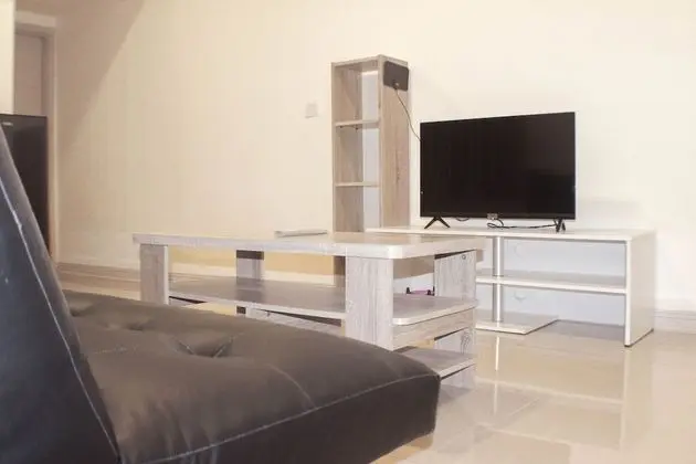 Comfort 1Br With Dining Room At Meikarta Apartment - Oda Düzeni