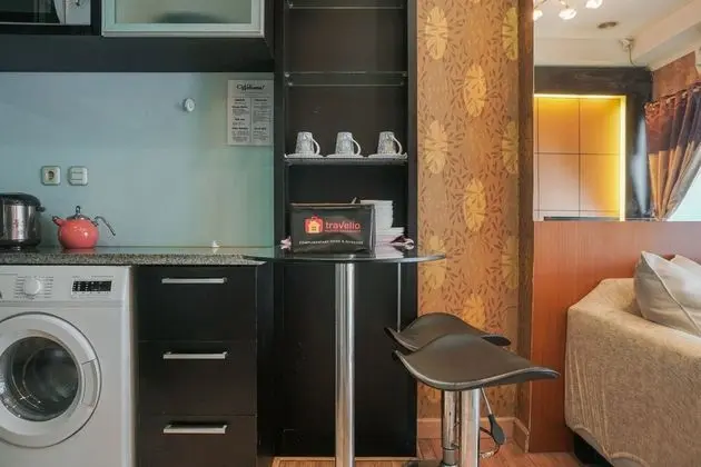 Comfort 2BR at City Home MOI Apartment - Mutfak