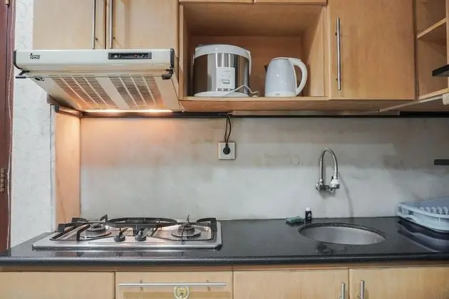 Comfort 2Br At Mediterania Gajah Mada Apartment - Mutfak