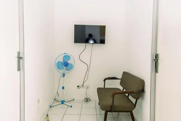 Comfort 2Br At Menara Kebon Jeruk Apartment - Oda Düzeni