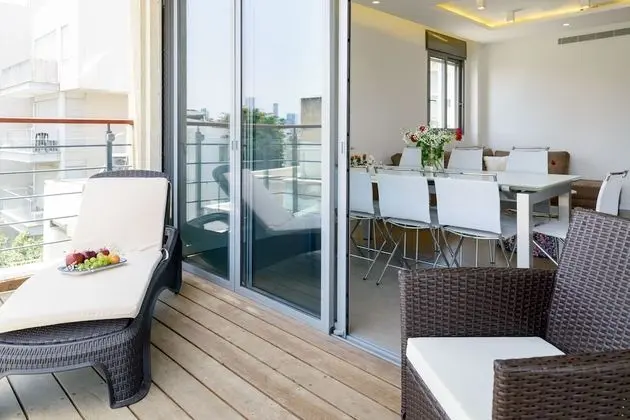 Comfort 3BR & Balcony by FeelHome