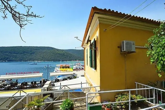 Comfort apartment Rajan for 5 in Rabac - Dış Mekan