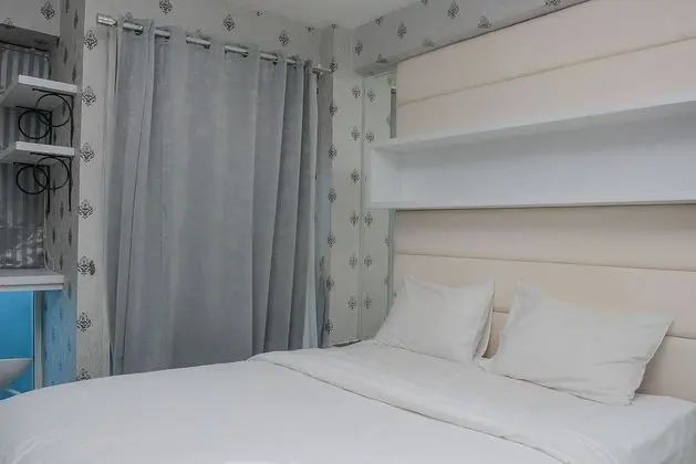 Comfort with City View Studio Tifolia Apartment