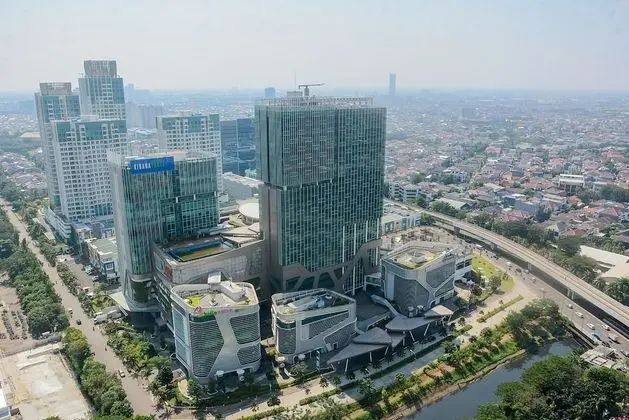 Comfort with City View Studio Tifolia Apartment