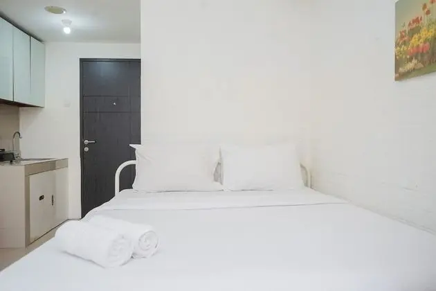 Comfort And Cozy Stay Studio Room At Baileys Apartment - Oda