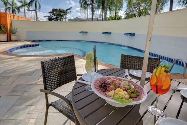 Comfort Hotel Franca - Havuz