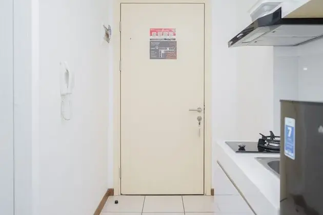 Comfort with Garden View Studio Apartment M-Town Residence - Mutfak