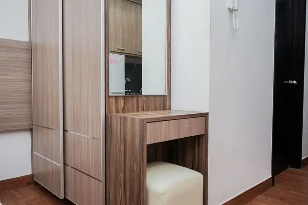 Comfort And High Floor Studio Room At Casa De Parco Apartment - Oda