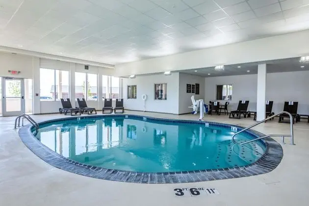 Comfort Inn & Conference Center O'Fallon Area - Havuz