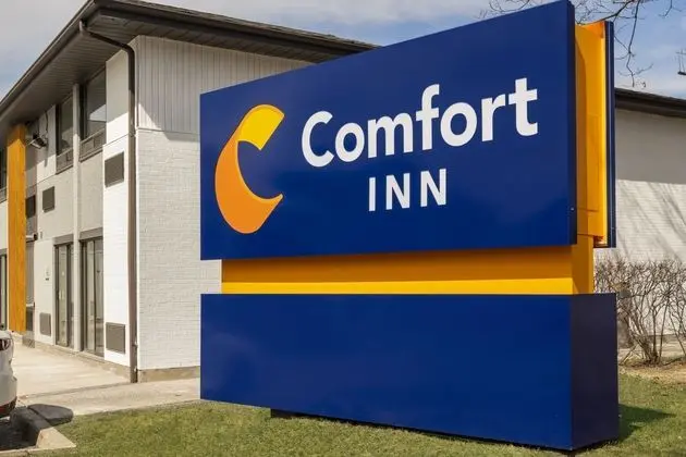 Comfort Inn East - Dış Mekan