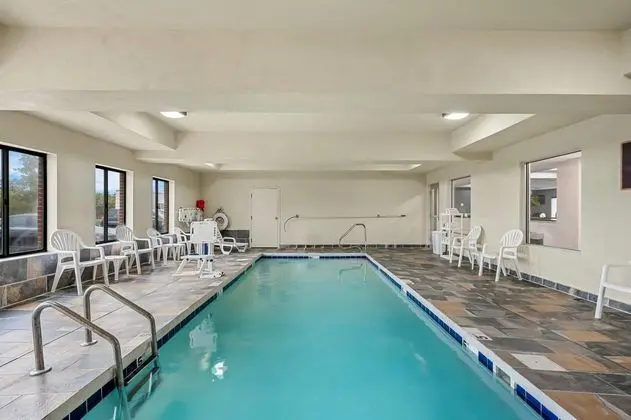 Comfort Inn East Suburbs - Havuz