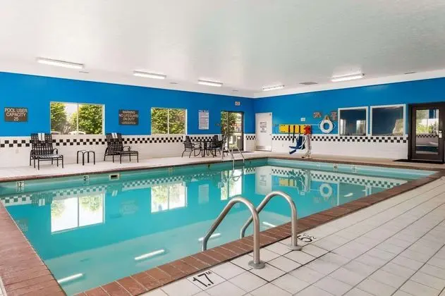 Comfort Inn - Havuz