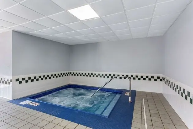Comfort Inn Gurnee near Six Flags - Havuz