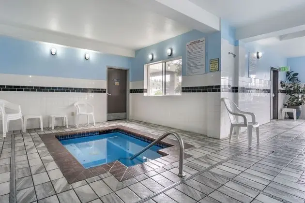 Comfort Inn Kent - Seattle - Havuz