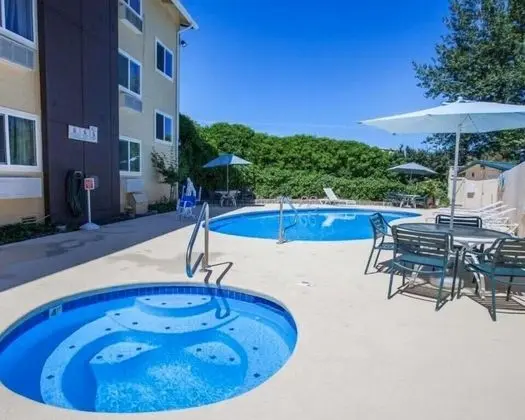 Comfort Inn Kirkland - Dış Mekan
