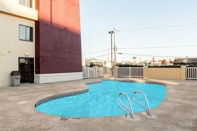Comfort Inn Midtown - Havuz