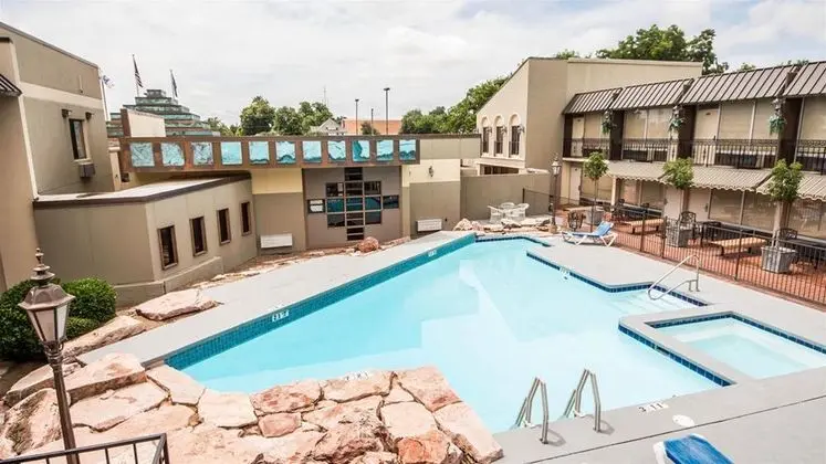 Comfort Inn Midwestern Square