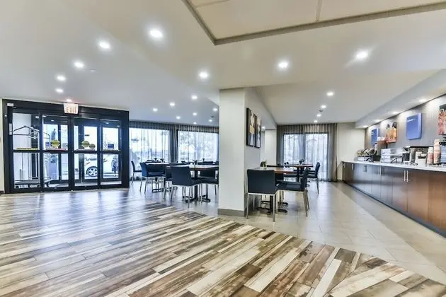 Comfort Inn Montréal Aéroport - Lobi