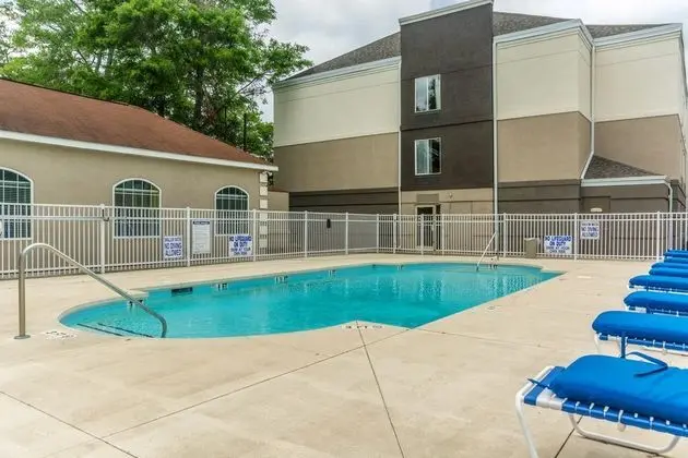 Comfort Inn near Barefoot Landing - Havuz