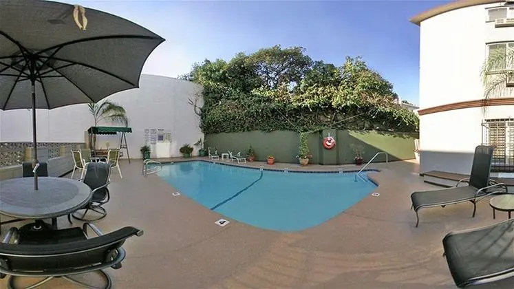 Comfort Inn Near the Sunset Strip