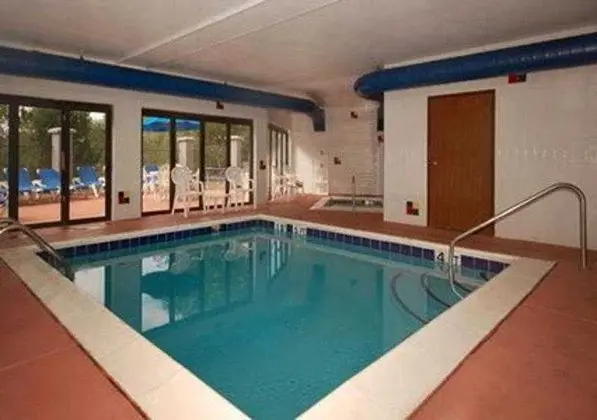 Comfort Inn North Air Force Academy - Havuz