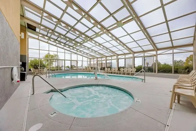 Comfort Inn South - Springfield - Havuz