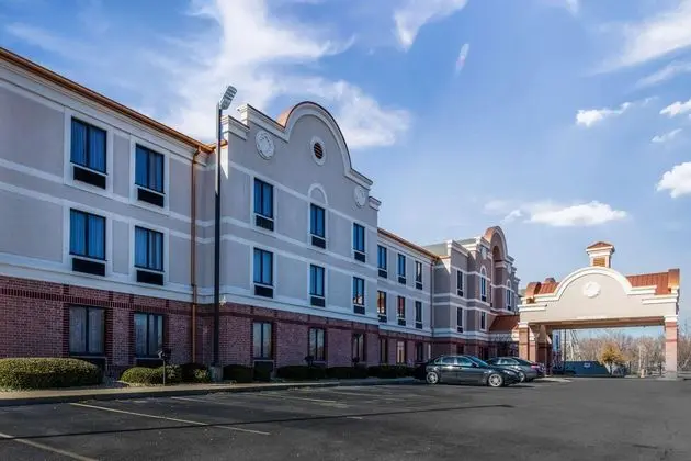 Comfort Inn & Suites Airport-American Way