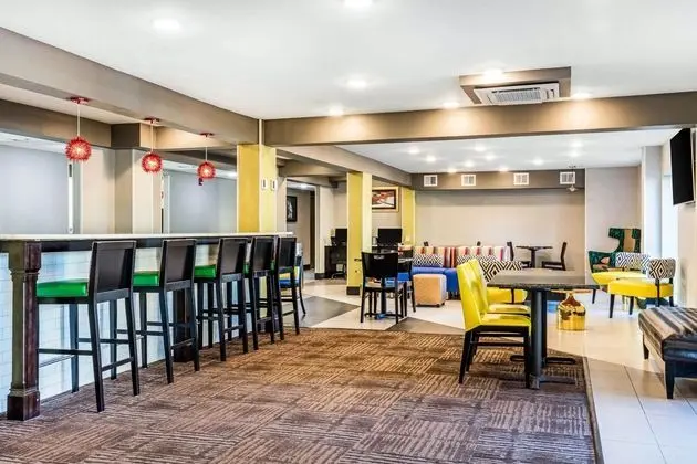 Comfort Inn & Suites Airport - Lobi