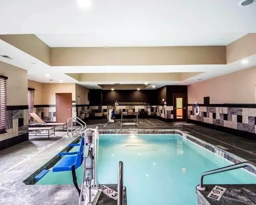 Comfort Inn & Suites Alva - Havuz