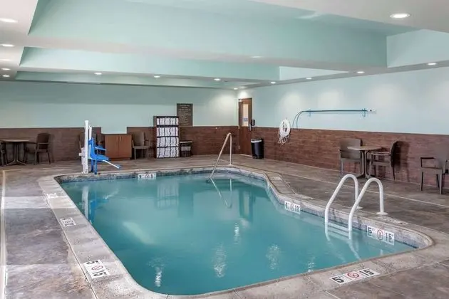 Comfort Inn & Suites Augusta - Havuz