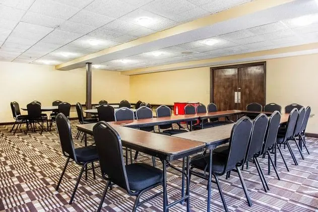 Comfort Inn & Suites Ballpark Area