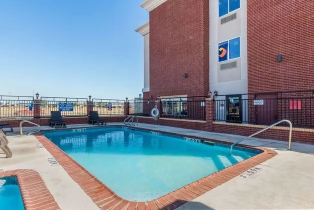 Comfort Inn & Suites - Havuz